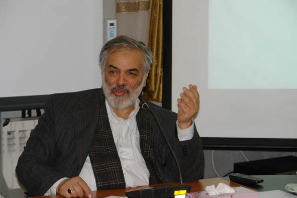 گزارش تصویری سخنرانی دکتر محمد حسن قدیری ابیانه در جمع اساتید و دانشجویان دانشگاه